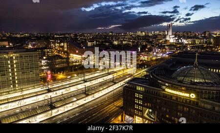 Bahnhof Berlin Ost bei Nacht Stockfoto