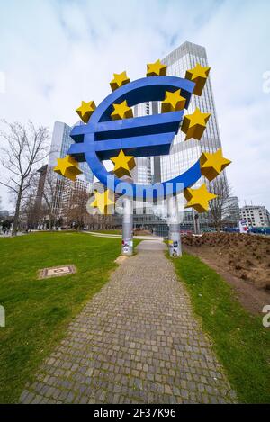 Willy Brandt Platz im Finanzviertel von Frankfurt Deutschland Stockfoto