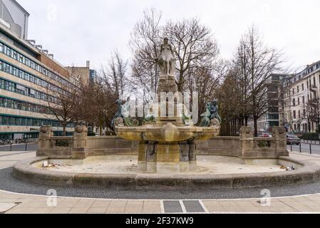 Brunnen im Finanzviertel von Frankfurt Stockfoto