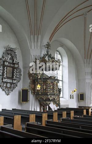 Schweden, Schweden; Kirchenstadt Gammelstad; Kirchendorf; Nederluleå-Kirche - innen; reich verzierte Holzkanzel. Reich verzierte Holzkanzel. Stockfoto