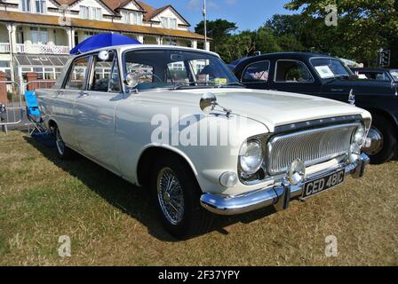 A 1965 Ford Zephyr bis auf Anzeige an der Englischen Riviera Classic Car Show, Torquay, Devon, England, UK geparkt. Stockfoto