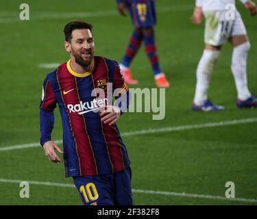 Barcelona. März 2021, 16th. Leo Messi aus Barcelona reagiert während des Fußballspiels der spanischen Liga zwischen Barcelona und SD Huesca in Barcelona, Spanien, 15. März 2021. Quelle: Xinhua/Alamy Live News Stockfoto