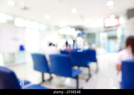 Blur weißen Krankenhaus Lobby mit blauen Stühlen, kann als Hintergrund verwendet werden Stockfoto