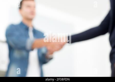 Blur Casual Geschäftsleute machen Handshake, kann als Hintergrund verwendet werden Stockfoto