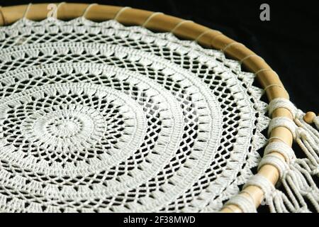 Diese Kunst Macrame Handwerk aus gehäkeltem Seil für die Inneneinrichtung zu Hause Dekoration. Stockfoto