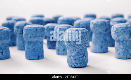 Blaue Corks Stecker aus verschiedenen Champagner auf weißem Hintergrund produzieren Stockfoto