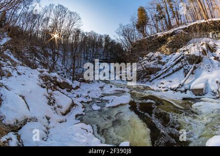 Smokey Hollow Waterfalls Ancaster Hamilton Ontario Kanada im Winter Stockfoto