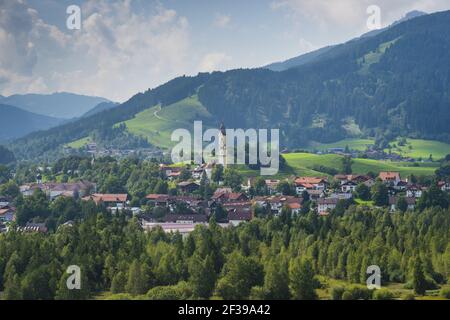 Geographie / Reisen, Deutschland, Bayern, Pfarrkirche St. Nikolaus in Pfronten, Oberbayern, Panorama-Freiheit Stockfoto