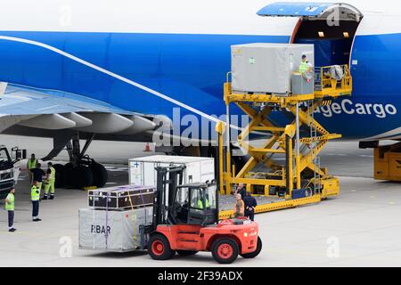 hoersching, österreich, 03. september 2018, boeing 747-400 Cargo vo-bia wird von Luftbrückenfracht am Flughafen linz betrieben Stockfoto