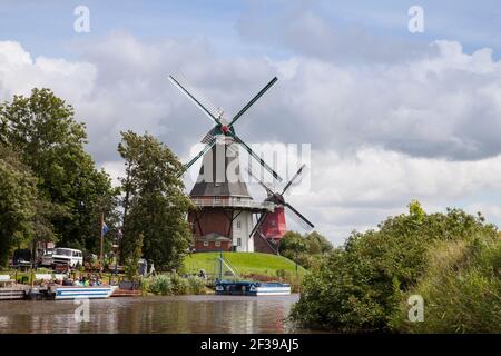 Geographie / Reisen, Deutschland, Niedersachsen, Ostfriesland, Greetsiel, Twin Windmühle, zusätzliche-Rights-Clearance-Info-not-available Stockfoto