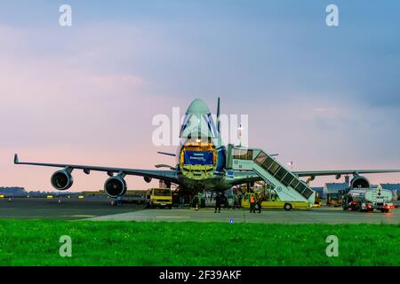 hoersching, österreich, 03. september 2018, boeing 747-400 Cargo vo-bia wird von Luftbrückenfracht am Flughafen linz betrieben Stockfoto