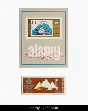 05.03.2021 Istanbul Türkei - gebrauchte und abgesagte Briefmarke. Eine Briefmarke gedruckt in Bulgarien EXPO'70 Internationale Ausstellung Osaka Japan. fuji Berg Stockfoto