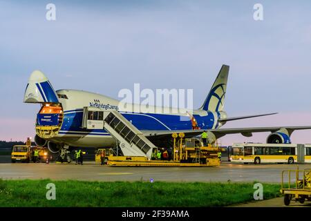 hoersching, österreich, 03. september 2018, boeing 747-400 Cargo vo-bia wird von Luftbrückenfracht am Flughafen linz betrieben Stockfoto