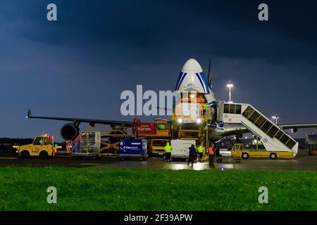 hoersching, österreich, 03. september 2018, boeing 747-400 Cargo vo-bia wird von Luftbrückenfracht am Flughafen linz betrieben Stockfoto