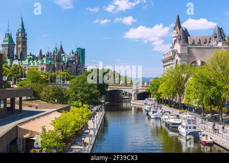 Geographie / Reisen, Kanada, Ottawa, Parliament Hill, Canal Curtain, Château Laurier, Ansicht von nationa, Additional-Rights-Clearance-Info-not-available Stockfoto