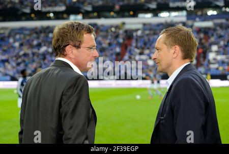 Gelsenkirchen, Deutschland. 23rd. Juli 2011. firo: Fuvuball, Fußball, 23.07.2011 1.BL, 1.Bundesliga, Saison 2011/2012 Supercup 2011, FC SCHALKE 04 - BVB, Borussia Dortmund, 4: 3 ne Trainer Ralf RANGNICK, Schalke links mit Manager Horst HELDT Quelle: dpa/Alamy Live News Stockfoto