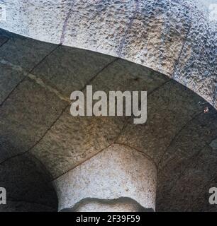 Casa Milà (La Pedrera), obra de Antoni Gaudí en Barcelona. Detalle de la fachada. Stockfoto