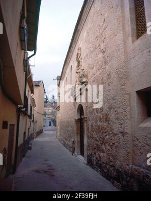 FACHADA DE LA IGLESIA - PORTADA PLATERESCA -HORNACINA CON LA IMAGEN DE LA INMACULADA - S XVI AUTOR: GIL DE HONTAÑON (GRÖSSER). LAGE: CONVENTO DE LAS CONCEPCIONISTAS. Torrelaguna. MADRID. SPANIEN. Stockfoto