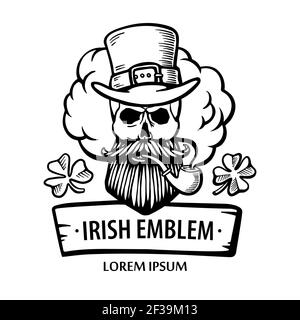 Handgezeichneter irischer Totenkopf mit Hut, Schnurrbart und Bart und Klee. Leprechaum mit Pfeife und Wolke. St. patrick. Vektor. Aufkleber, Logo, Emblem Stock Vektor