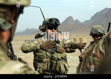 PRT Farah führt medizinische Evakuierungsausbildung mit Charlie Co., 2-211th Aviation Regiment an Forward Operating Base Farah 130109 Stockfoto