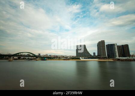 Blick auf die Alte Sava Brücke über den Fluss Sava in Belgrad Stockfoto