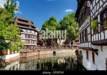 Straßburg (Nordostfrankreich): Das „Maison des Tanneurs“ (Tannerhaus) und Fachwerkhäuser am Kanal ILL, Bezirk ‘Les Tanneurs Stockfoto