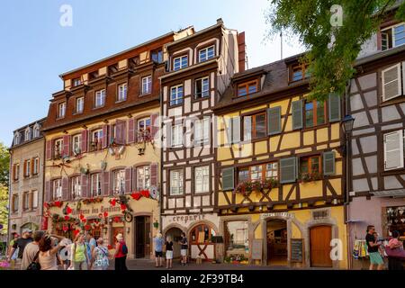 Colmar (Nordost-Frankreich): Fassaden von Fachwerkhäusern, traditionelle elsässische Häuser, Rue des Tanneurs Stockfoto