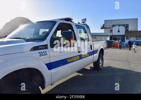 FRESNO, USA - 04. März 2021: Ein Foto eines Harbor Patrol Trucks, der in der Nähe des Pier in Morro Bay, ca., geparkt ist Stockfoto