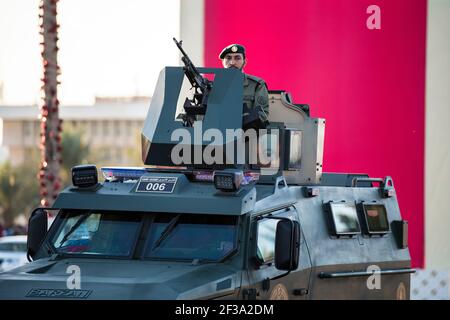 Doha, Katar - 18. Dezember 2017: Militärparade am Nationalfeiertag auf der Corniche. Stockfoto