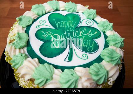 Kuchen produziert, um den St. patricks Tag in irland zu feiern Stockfoto