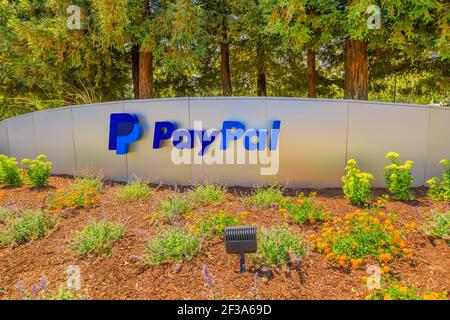 San Jose, California, USA - 12. August 2018: PayPal Headquarters Logo, ein multinationales Unternehmen, das eine virtuelle Bank-Service und bietet Stockfoto