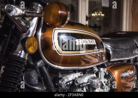 PORTO CERVO, ITALIEN - 01. Jul 2016: Porto Cervo Italien - 1 2016. juli : Honda classic motorcycle 500 Four vintage Stockfoto