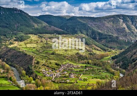 Dorf Quézac, Gorges du Tarn, Massif Central, Gemeinde Gorges du Tarn Causses, Departement Lozere, Region Okzitanien, Frankreich Stockfoto