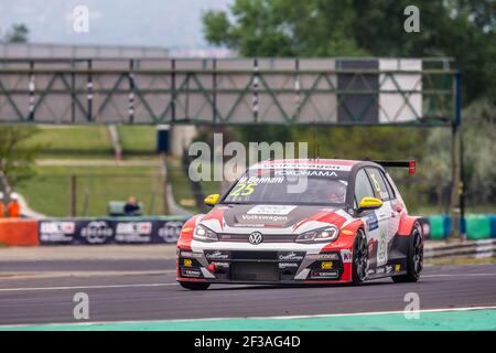 25 MEHDI BENNANI, (MAROKKO), SLR VW MOTORSPORT, VOLKSWAGEN GOLF GTI TCR, Aktion während des FIA WTCR World Touring Car Cup 2019, Rennen von Ungarn auf dem Hungaroring, Budapest vom 26. Bis 28. april - Foto Clement Luck / DPPI Stockfoto