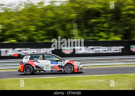 25 MEHDI BENNANI, (MAROKKO), SLR VW MOTORSPORT, VOLKSWAGEN GOLF GTI TCR, Aktion während des FIA WTCR World Touring Car Cup 2019, Rennen von Ungarn auf dem Hungaroring, Budapest vom 26. Bis 28. april - Foto Clement Luck / DPPI Stockfoto