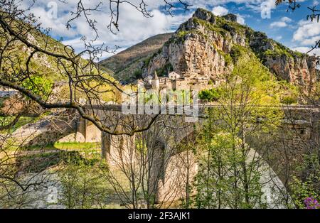 Dorf La Malene, mittelalterliche Brücke über den Fluss Tarn, Gorges du Tarn, Gemeinde im Département Lozere, Region Okzitanien, Frankreich Stockfoto