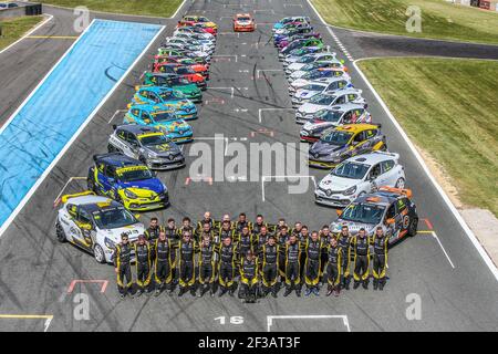 Renault Clio Cup, Familienbild Saison 2019 während der 2019 FFSA GT4 französisch Meisterschaft, vom 19. bis 22. april, in Nogaro, Frankreich - Foto Jean Michel Le MEUR / DPPI Stockfoto