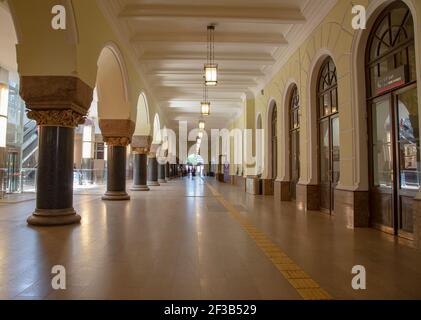 Das Innere des Jaroslawski-Bahnhofs, Moskau, Russland-- ist einer von neun Hauptbahnhöfen in Moskau, auf Komsomolskaja-Platz. It Stockfoto