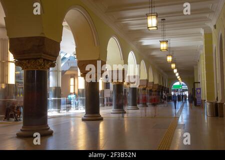 Das Innere des Jaroslawski-Bahnhofs, Moskau, Russland-- ist einer von neun Hauptbahnhöfen in Moskau, auf Komsomolskaja-Platz. It Stockfoto