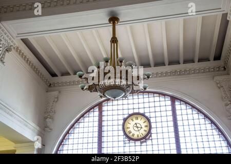 Das Innere des Jaroslawski-Bahnhofs, Moskau, Russland-- ist einer von neun Hauptbahnhöfen in Moskau, auf Komsomolskaja-Platz. It Stockfoto