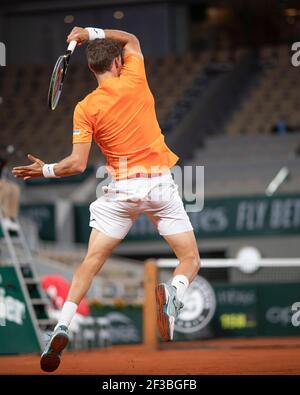 Der spanische Tennisspieler Pablo Carreno Busta spielt eine Vorhand während der French Open 2020, Paris, Frankreich, Europa. Stockfoto