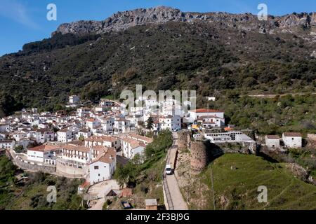 Ansicht der Gemeinde Benadalid in der Region Genal Valley, Malaga. Stockfoto