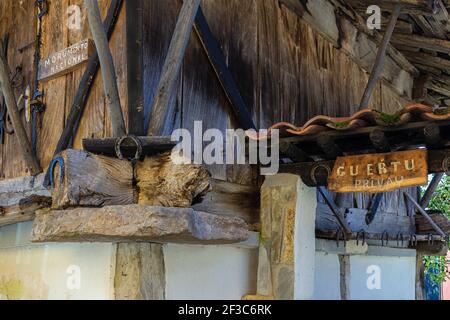 Horreo asturiano. Asturische Scheune. Populäre Architektur in Los Callejos. Asturien. Spanien. Stockfoto