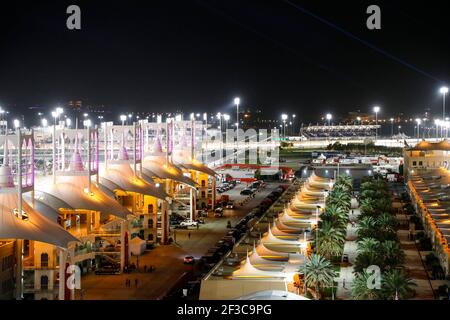 Fahrerlager bei Nacht während der Formel 1 FIA Weltmeisterschaft 2018, Bahrain Grand Prix, in Sakhir vom 5. Bis 8. April - Foto DPPI Stockfoto