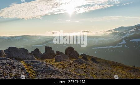 Blick auf den Sonnenuntergang in der Nähe des Vulkans Iljinsky, Kamtschatka, Russland Stockfoto