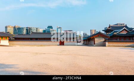 Gyeongbokgung Palast in Seoul, traditionelle koreanische Architektur. Stockfoto