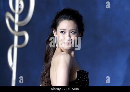 LONDON, GROSSBRITANNIEN - 13. Nov 2018: Claudia Kim nimmt an der UK Premiere von 'Fantastic Beasts: The Crimes of Grindelwald' im Cineworld Leicester Teil Stockfoto