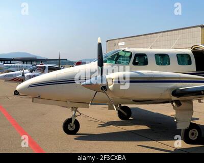 Cessna T303 Flugzeuge ist Parkplatz am internationalen Flughafen in Zürich in der Schweiz 17.9.2020 Stockfoto