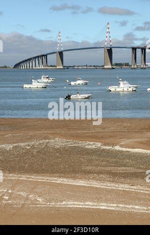 Saint-Nazaire (Nordwestfrankreich): Die Saint-Nazaire-Brücke über die Loire von Saint-Brevin-les-Pins aus gesehen Stockfoto