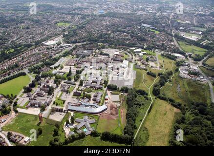 Luftaufnahme des Countess of Chester Health Park, Blick nach Süden in Richtung Chester Stadtzentrum Stockfoto